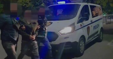 Të shpallur në kërkim për drogë, arrestohen katër persona në Tiranë