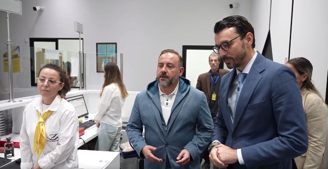 Karakaçi inspekton zyrën postare Nr.5 në Tiranë: Sportelet të hapura për qytetarët