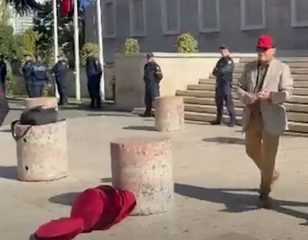 Foto nga burimi: Ftesa për dialog/ Rama poston videon: Studentë? JO! Pedagogë? JO! Po çfarë janë këta që duan vetëm rrëmujë?!