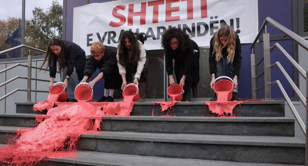 Foto nga burimi: Vrasja e Arlinda Zekajt: Prokuroria thotë se e udhëzoi të shkojë në shtëpinë e vëllezërve