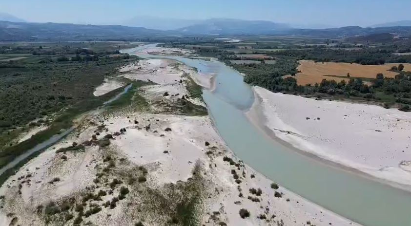 Foto nga burimi: Fieri përgatitet për përmbytjet/ Mblidhet Shtabi i Emergjencave Civile, publikohet harta e zonave me risk