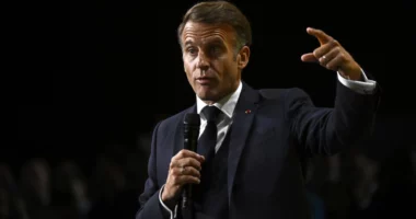 Macron: Nuk duhet t’i nënshtrohemi kërcënimit rus!