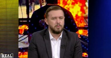 Protesta/ “Promovimi i dhunës në media ishte i tmerrshëm”, deputeti i PS: Policia goditej me çdo mjet dhe nuk thuhej asnjë fjalë!