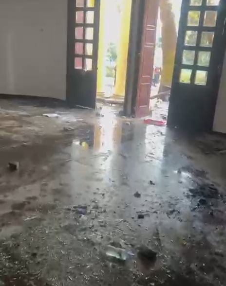 Protestë dhe flakë në Ministrinë e Ekonomisë  Ibrahimaj nxjerr pamjet brenda institucionit  T i vësh flakën nuk është paqësore