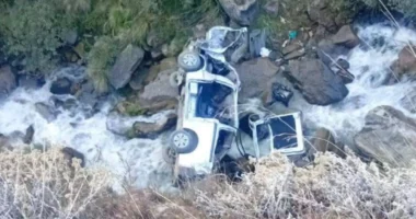 VIDEO/ Tragjedi në Bolivi, furgoni bie nga shkëmbi, 10 të vdekur dhe 4 të plagosur