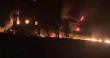 Iran/ Cisterna me mbi 2 milionë fuçi naftë merr flakë