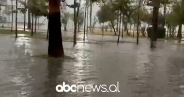 VIDEO/ Reshje të dendura shiu në Durrës, disa rrugë nën ujë