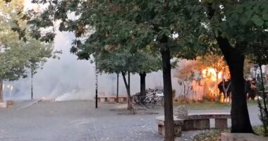 Polici në flakë/ Çupi: Pamjet të tmerrshme! Shqipëria po bëhet pjesë e BE, ndaj po sulmohemi