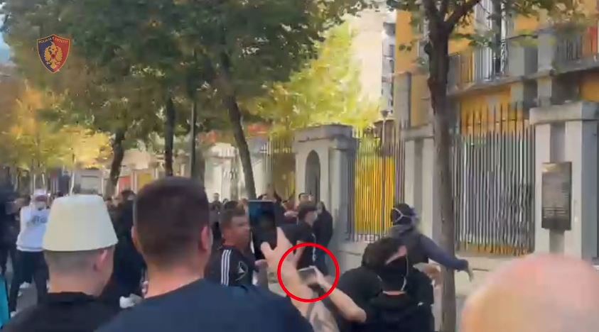 Foto nga burimi: Policia identifikon dhunuesit/ Deklarata: Qëndrojini larg!