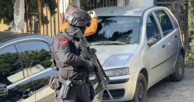 Atentati i dështuar në Lezhë, tre të ndaluarit dalin para gjykatës për masën e sigurisë