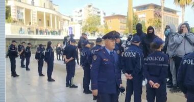 Gjimnazistët bojkotojnë…protestën/ Durrës, të rinjtë nuk i përgjigjen thirrjes së PD për bojkot
