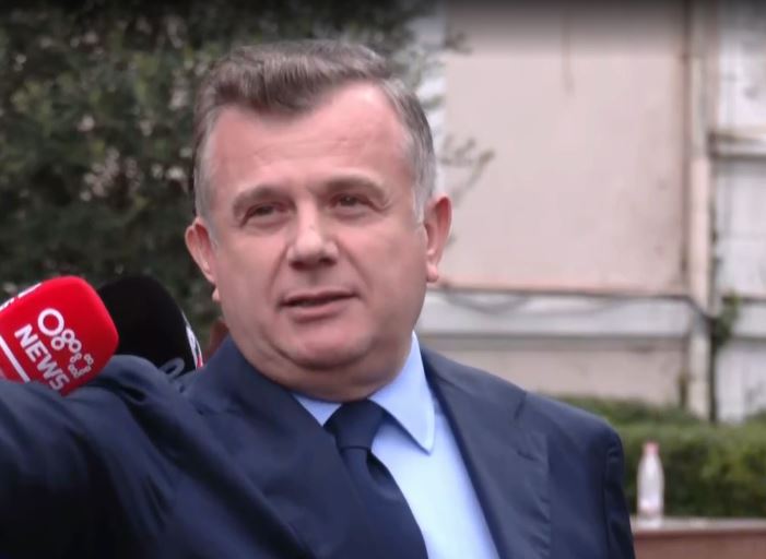 Foto nga burimi: “Përdorimi i të miturve për dhunë, e papranueshme”/ Balla: PD i ka paguar. Berisha, instruktori i goditjes së selisë së PS