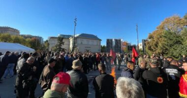 Protestuesit para Kuvendit kërkojnë votimin e ndryshimeve për Specialen