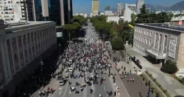 Pas “studentëve”, vijnë “pedagogët”. Udhëhiqen nga Argita Berisha