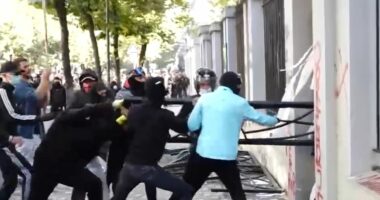 Dhuna në protestë, 16 të arrestuar/ Dëmtuan institucione shtetërore dhe subjekte private, procedohen 49 të tjerë