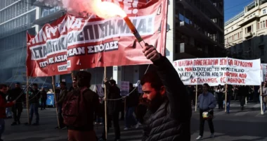 Dhuna kap edhe Greqinë/ Komunistët dhe sindikatat bllokojnë Athinën