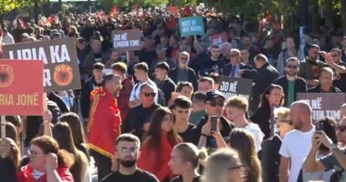 Nuk ndalen protestat në Prishtinë/ Qytetarët: Do të jemi këtu deri në miratimin final të ligjit