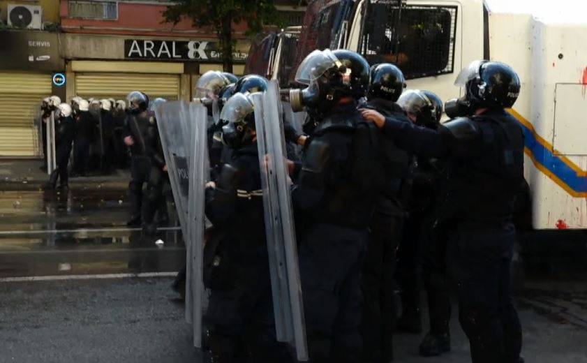 Foto nga burimi: Prokuroria hap hetim kundër policisë/ Për lëndimin e të riut dhe përdorimin e forcës