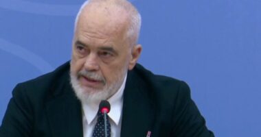 “Kjo nuk është revoltë për arsimin”/ Kryeministri Rama: Si mund të jenë studentë ata që duartrokasin djegien e një polici?