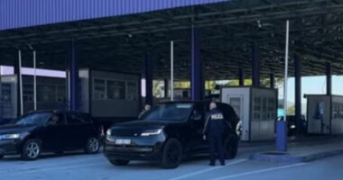 Rikthehen kontrollet kufitare Shqipëri-Kosovë, radhë të gjata në Morinë