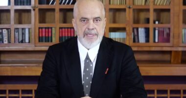 “Do ta shuajmë këtë flamë”, Rama: Dhunuesit asnjë shans t’i diktojnë Shqipërisë sallatën e prishur të një matufi