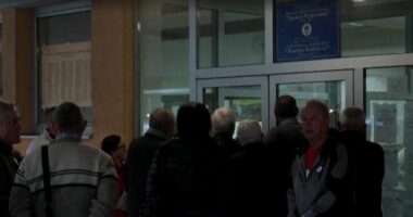 Zgjedhje në klimë të tensionuar/ Bosnjë Hercegovinë, qytetarët zgjedhin presidencën tripalëshe dhe parlamentet