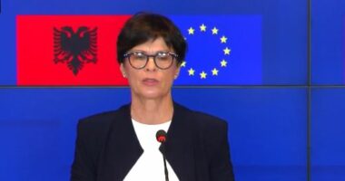 Kos: Përgëzoj Shqipërinë për arritjet. Komisionerja: Anëtarësimi në BE është projekt kombëtar