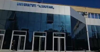 Viti i ri akademik/ Rreth 1300 studentë të rinj në auditorë në Universitetin e Elbasanit