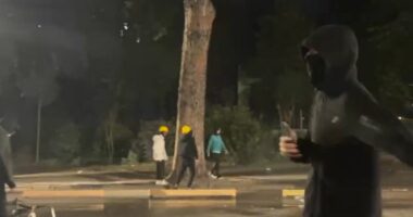 Pjesëmarrje e ulët në mbrëmje/ Protestuesit zgjodhën vallet, videot dhe fotot në rrugë