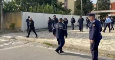 Shkodër, polici në rrezik për jetën/ Transportohet drejt Tiranës ka dëmtime nga gurët në kokë