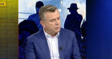 Protesta/ Taulant Balla: Goditja e policit, vepër e rëndë penale!