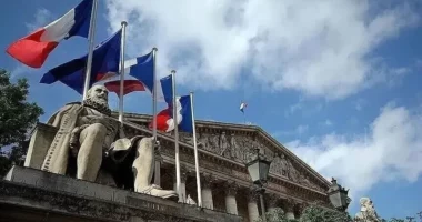 Qeveria franceze propozon 48,5 miliardë dollarë masa për konsolidimin fiskal