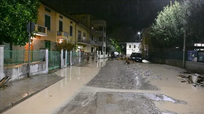 Foto nga burimi: Përmbytje dhe rrëshqitje dheu në Itali, stuhitë e fuqishme i marrin jetën një ushtari