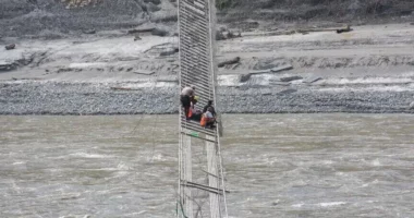 Përmbytjet marrin me vete dhjetëra shtëpi në Nepal, evakuohen banorët