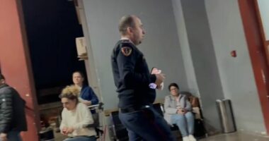 Në spital drejtori i policisë së Tiranës/ Oliger Torba me krahun e fashuar