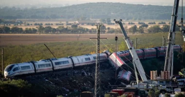 Tragjedia hekurudhore në Spanjë trondit, pengon shanset e Sanchez për rizgjedhje