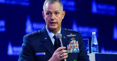 Komandanti i lartë i NATO-s paralajmëron: Nëse dikush na sulmon, do të luftojmë