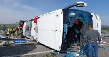 Aksident tragjik në Turqi/ Autobusi përplaset me kamionin, 11 të vdekur dhe 27 të plagosur