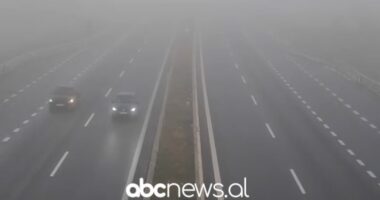 VIDEO/ Mjegulla mbulon ultësirën e Krujës, vështirësi në qarkullimin e automjeteve
