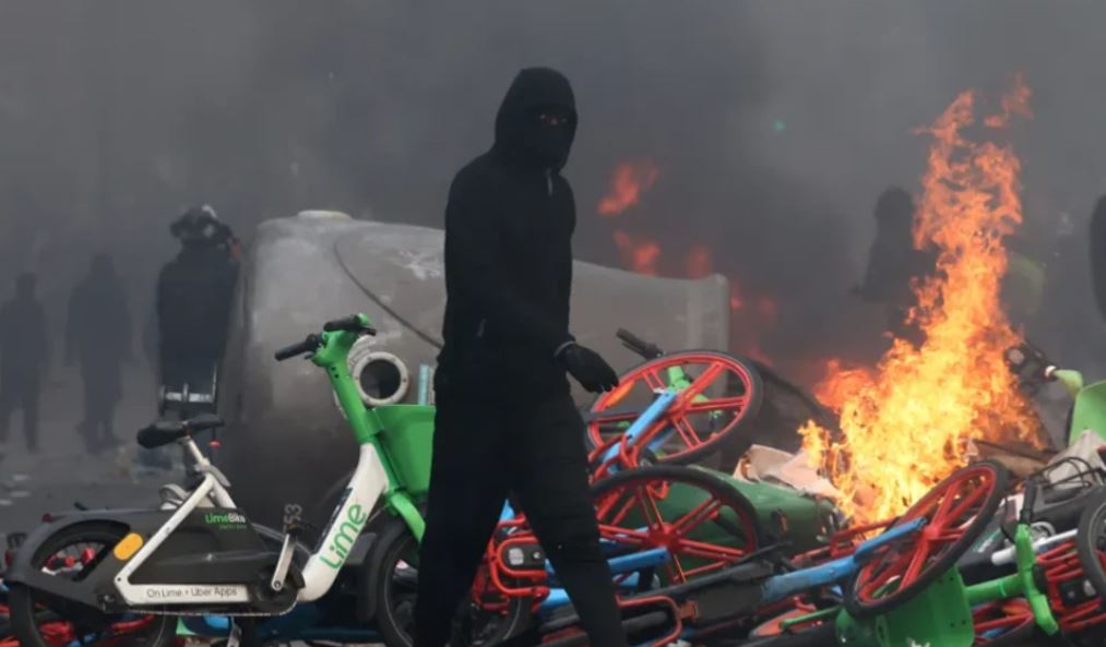 Francë, dëmet nga dhuna gjatë protestave të fundjavës arrijnë deri në qindra miliona euro
