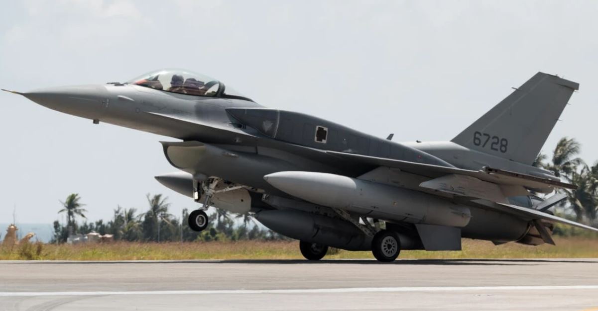 Dy avionët e parë F 16V mbërrijnë në Tajvan nga SHBA