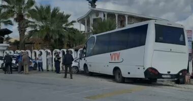 Autobusi i linjës Berat-Tiranë përplaset me një automjet, lëndohen disa pasagjerë