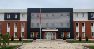 Viti i ri akademik/ Rreth 510 studentë në Universitetin “Fan Noli”, zgjerohen programet e reja të studimit