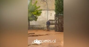 VIDEO/ Reshjet intensive të shiut shkaktojnë probleme në zonën e Ujit të Ftohtë në Vlorë