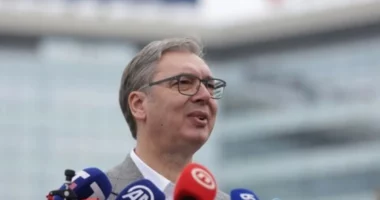 Vuçiç përplaset me gazetarët kroate/ “Keni interes për zgjedhjet këtu, por fituesi do të jem unë”