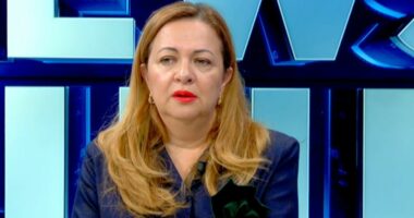 “Dialogu është zgjidhje, jo dhuna”/ Zv.ministrja Osmani: Shkollat po frekuentohen, garantojmë proces të sigurt