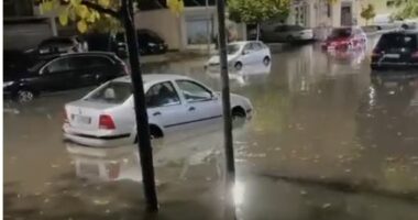 Reshjet e dendura të shiut në Vlorë, probleme në disa akse rrugore